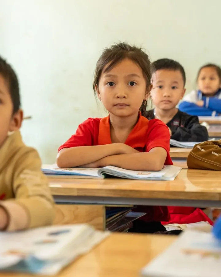 Giáo viên và nhân viên tại trung tâm